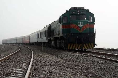 قطار باری”بافق – بندرعباس” بدون خسارت به مسیر خود ادامه داد