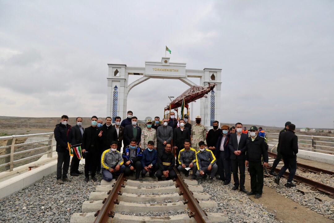 خط عریض دو کشور ایران و ترکمنستان به یکدیگر متصل شد + تصاویر