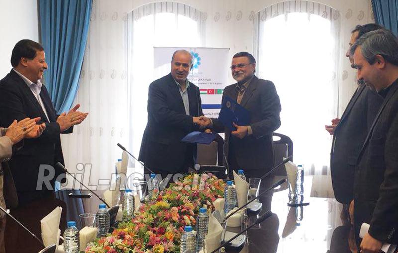 ایران برای خرید ۲۰۰ دستگاه لوکوموتیو با هند تفاهم نامه امضا کرد