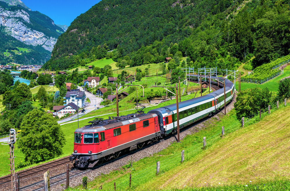 لحظاتی زیبا به همراه قطار گردشگری سوئیس