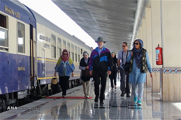 مذاکرات برای افزایش قطارهای مسافری به مقصد کشورهای حوزه سی‌آی‌اس (CIS) / آغاز به کار دوباره قطار تبریز به وان ترکیه