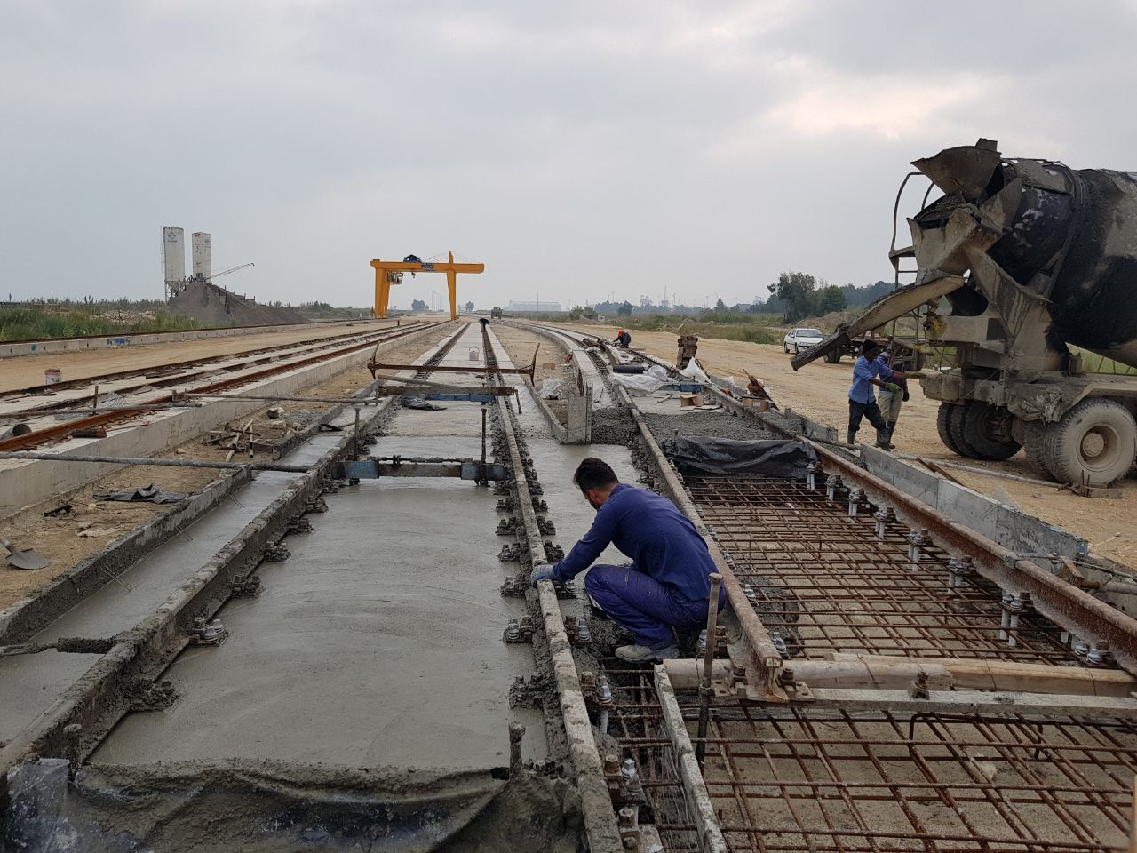 پروژه اسلب تراک خطوط ایستگاه راه‌آهن شاهرود افتتاح شد