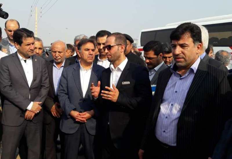 وزیر راه و شهرسازی برای بهره برداری از سایت پارسیان ریل شرق و بازدید پروژه های دیگر به خوزستان سفر کرده است. 