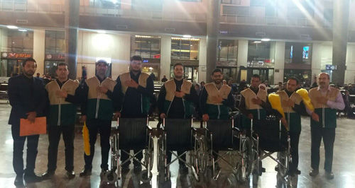 استقبال خادمیاران از زائران در راه آهن مشهد