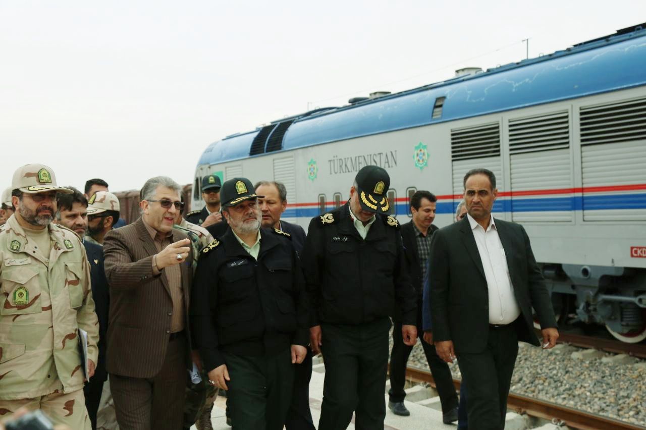 فرمانده نیروی انتظامی از نواحی مرزی و ایستگاه راه‌آهن اینچه‌برون بازدید کرد + تصاویر