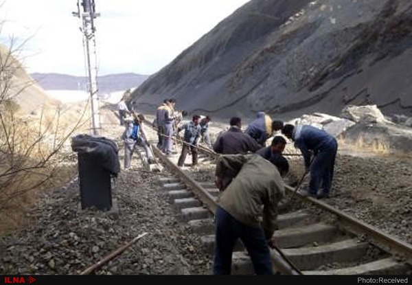 درخواست کارگران خطوط ابنیه راه‌آهن برای وصول مطالبات معوقه در آستانه سال نو