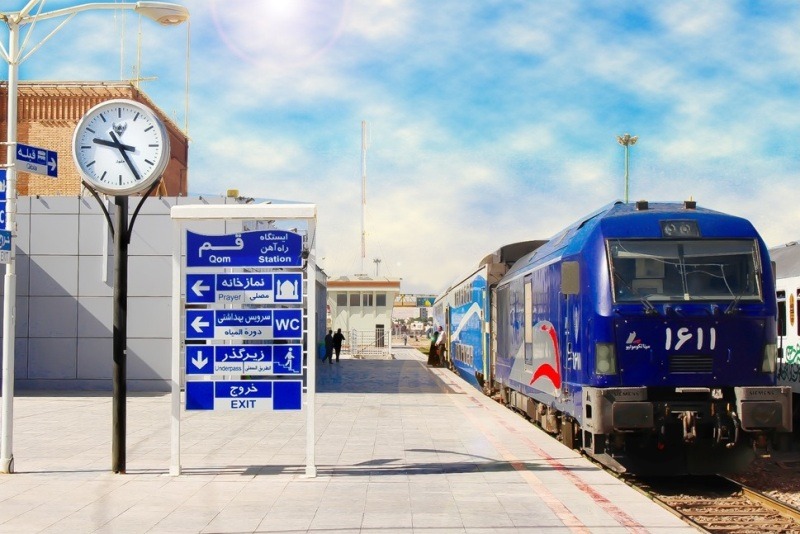 بازدید از ایستگاه راه‌آهن قم/ تاکید بر قرارگیری ایستگاه‌های راه‌آهن در قلب شهرها