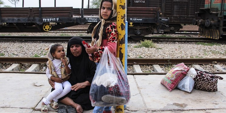 روایت یک روز زندگی در قطار، در کنار مردم سیل‌زده