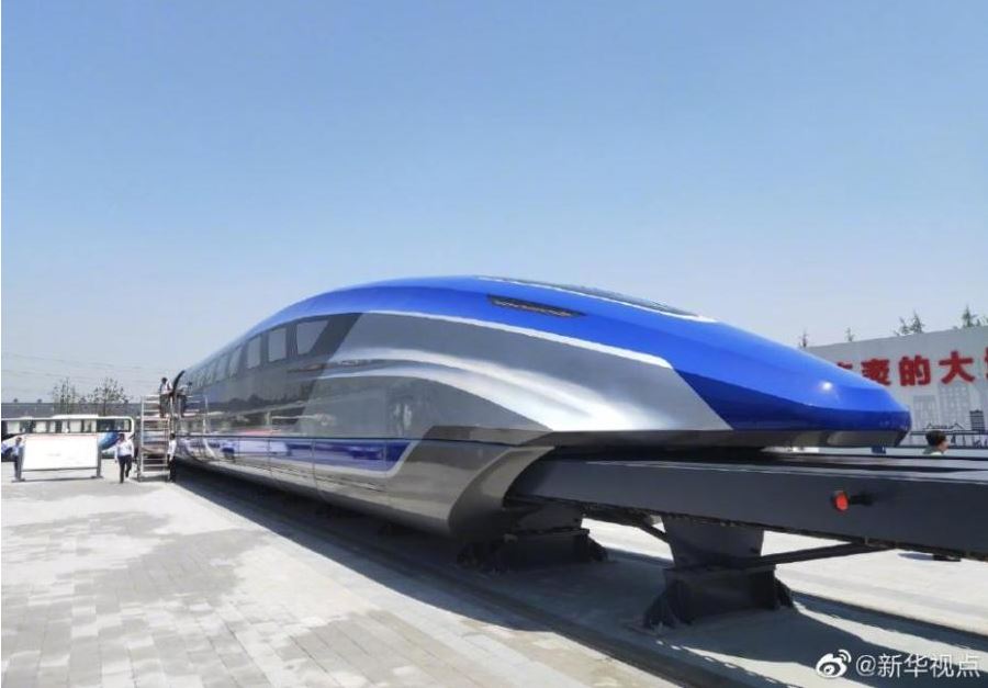 رونمایی از نمونه اولیه قطار مغناطیسی با سرعت ۶۰۰ کیلومتر بر ساعت در چین + تصاویر