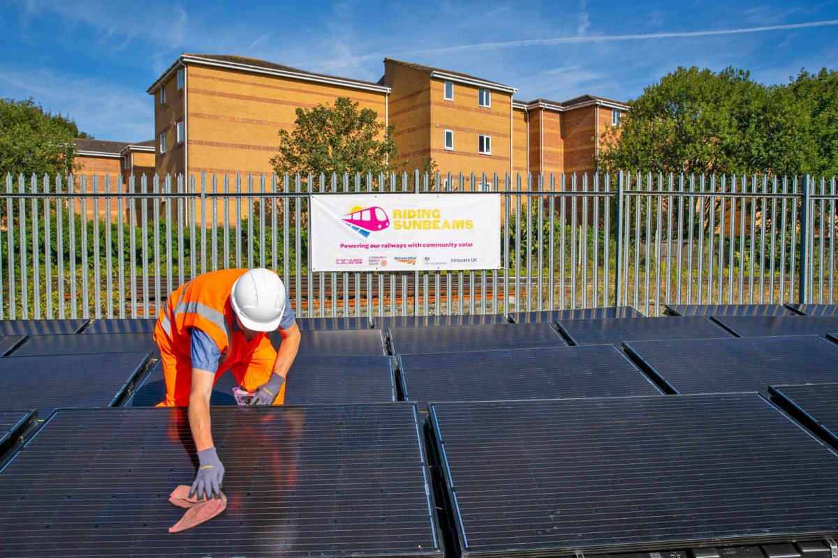 افتتاح اولین قطار خورشیدی انگلیس