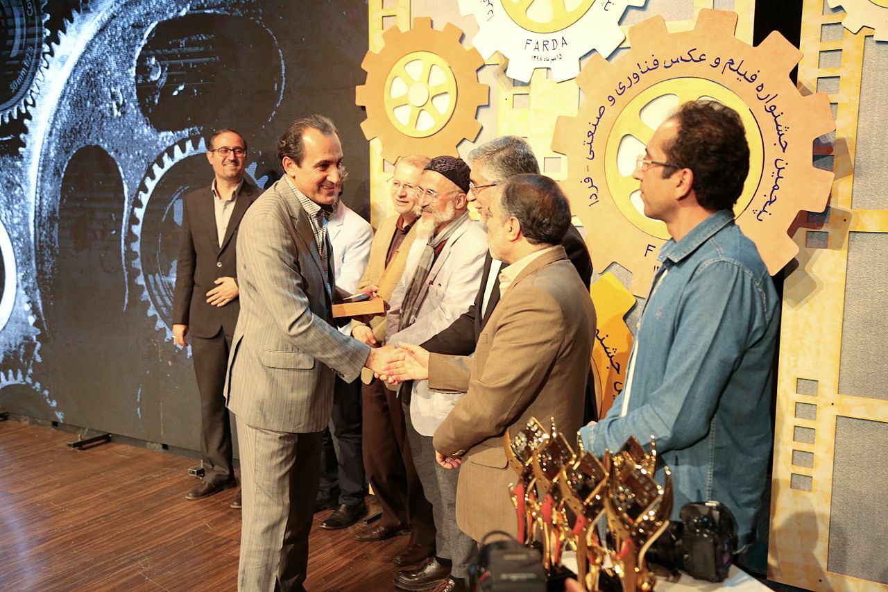 گزارش تصویری / مراسم اختتامیه پنجمین جشنواره فناوری صنعتی فردا در حوزه هنری (دانشگاه سوره)