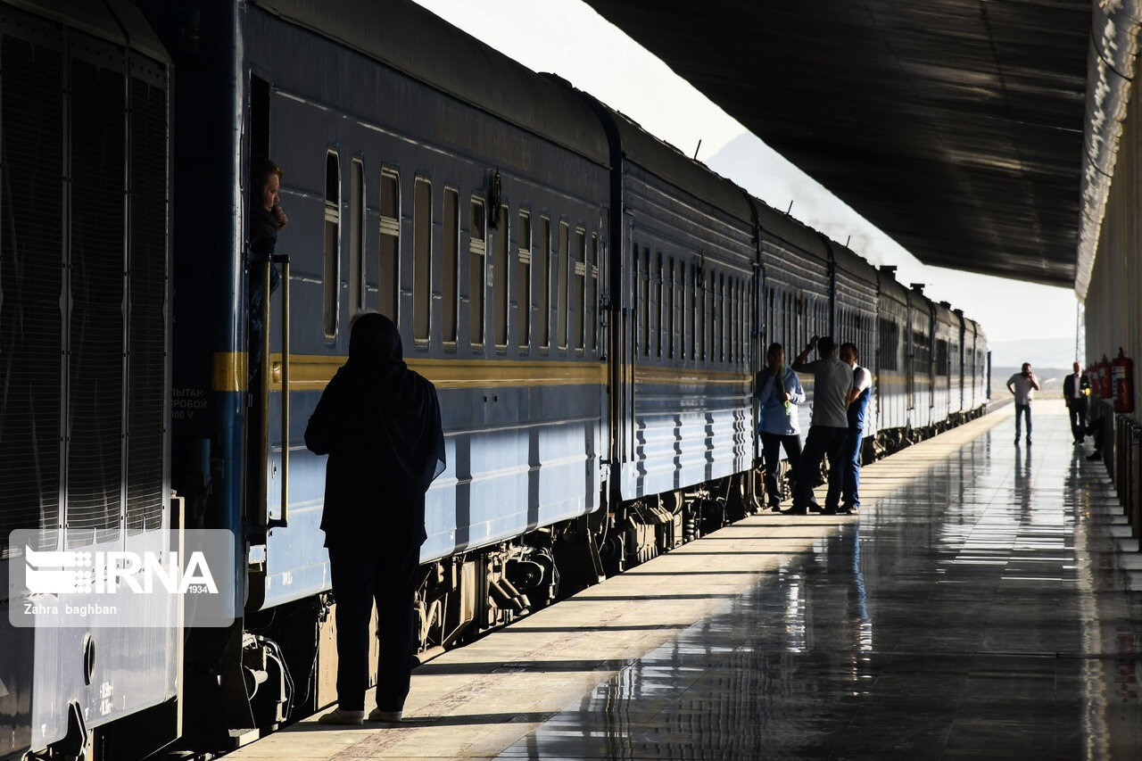 ایستگاه‌های راه آهن تهران به قطارهای شهری متصل می‌شود