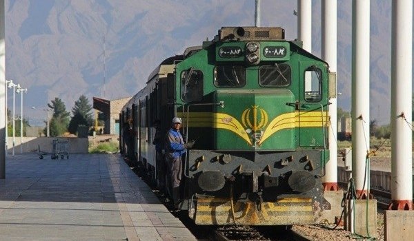 قطار تهران – زاهدان پس از رفع نقص فنی به مسیر خود ادامه می دهد