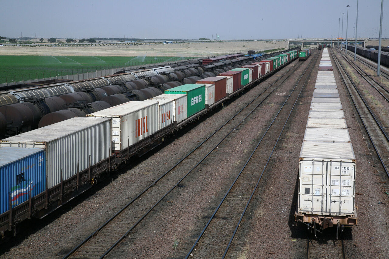 اتصال گمرکات قم به راه آهن امکان جابه‌جایی نیم میلیون تن کالا را فراهم کرد