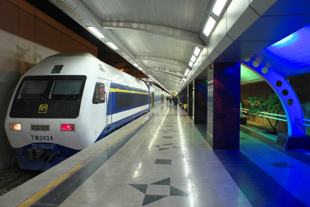خدمات رسانی شرکت بهره برداری متروی تهران به تماشاگران شهرآورد ٩٢