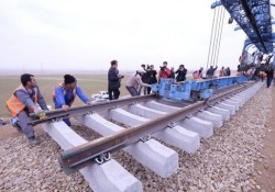 ریل راه آهن اردبیل را وزیر راه می گذارد