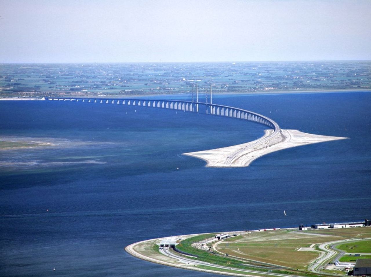 پل ریلی جاده ای معروف “اورسوند” مرز بین دانمارک و سوئد + عکس 