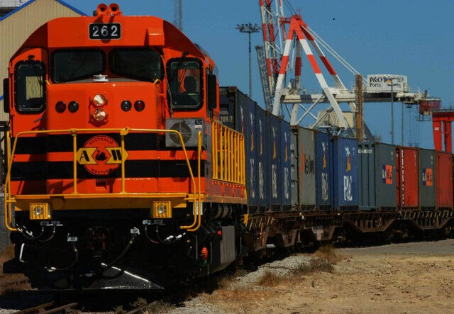 نخستین محموله آلکیل بنزن خطی با شبکه راه‌آهن اراک به مقصد ترکیه حمل شد