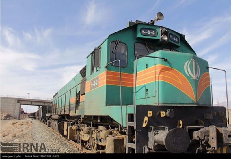 پیگیری توسعه ایستگاه راه‌آهن شازند/ایستگاه راهگرد مرکز بارگیری قطارها می‌شود