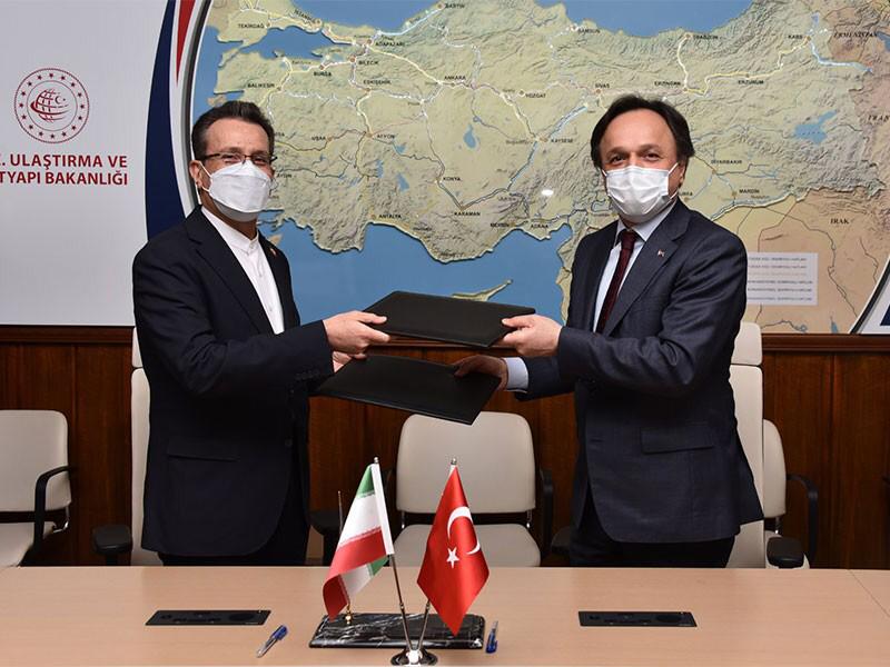 امضای سه سند همکاری مهم بین راه آهن جمهوری اسلامی ایران و ترکیه
