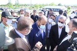 راه آهن ارومیه تکمیل می شود/آغاز ساخت۴۰هزار مسکن درآذربایجان غربی
 ( مهر نیوز )