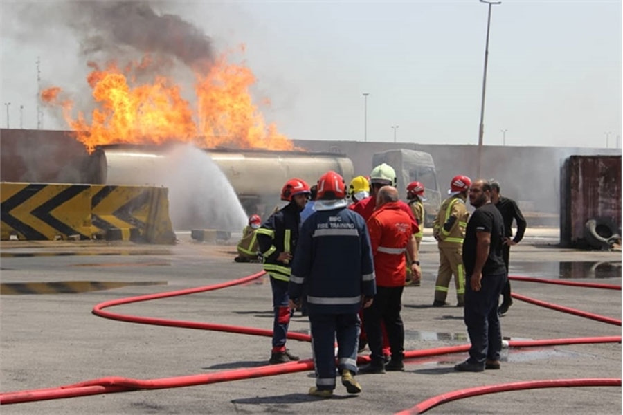 مهار آتش‌سوزی سه تانکر نفتی در محدوده اراضی بندر امام خمینی(ره)