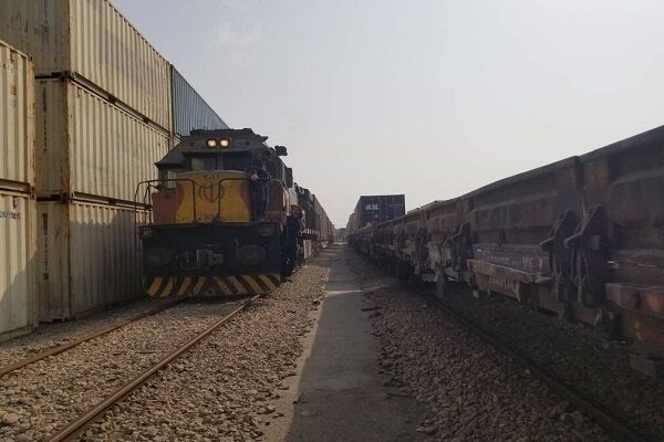 جذب و حمل بار سیمان صادراتی در راه‌آهن شمال‌شرق(۱)