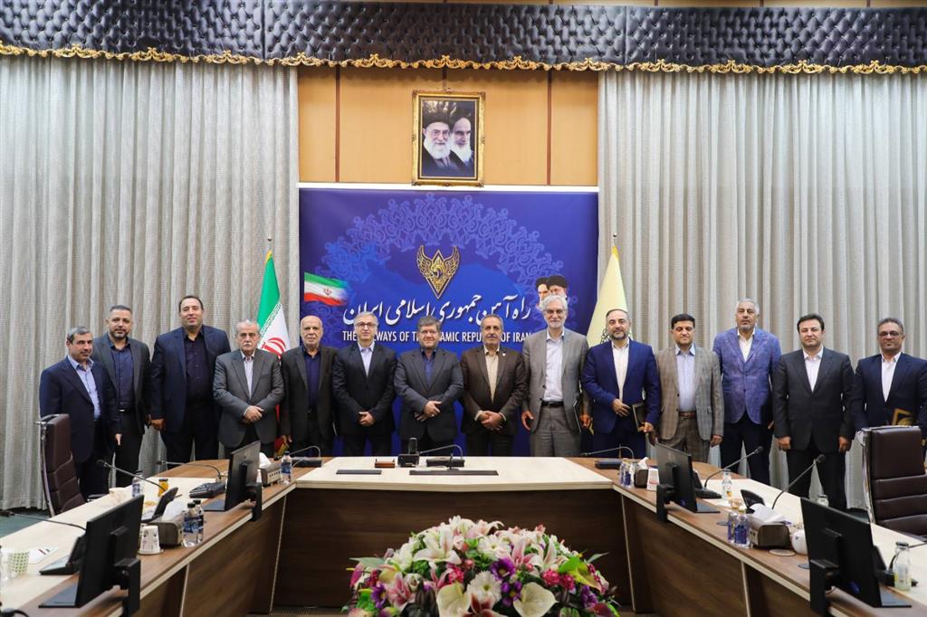 خداقوت مدیرعامل راه‌آهن به شرکت‌های ریلی