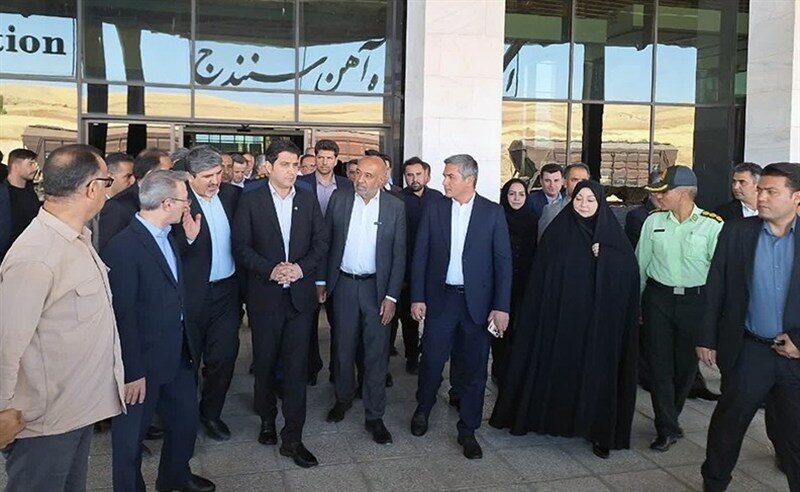 وزیر تعاون، کار و رفاه اجتماعی از ایستگاه راه‌آهن کردستان بازدید کرد