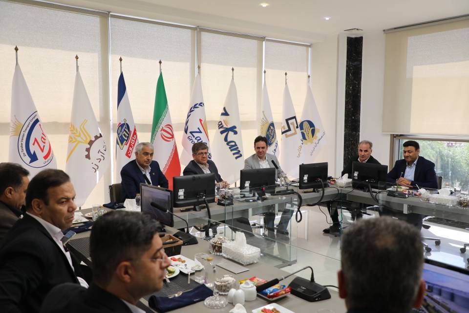 بازدید مدیرعامل راه آهن از کارخانه های گروه صنعتی زر