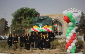 رونمایی از لکوموتیو در راه آهن قم و نامگذاری میدان راه‌آهن