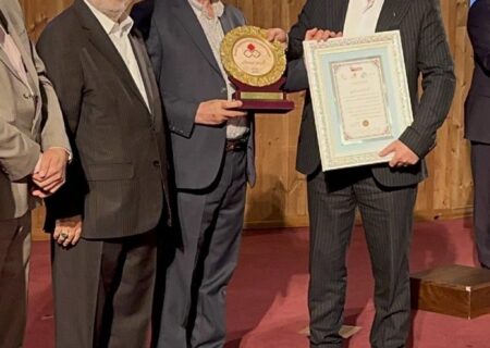 نشان عالی مسئولیت اجتماعی به مدیرکل روابط عمومی راه‌آهن رسید