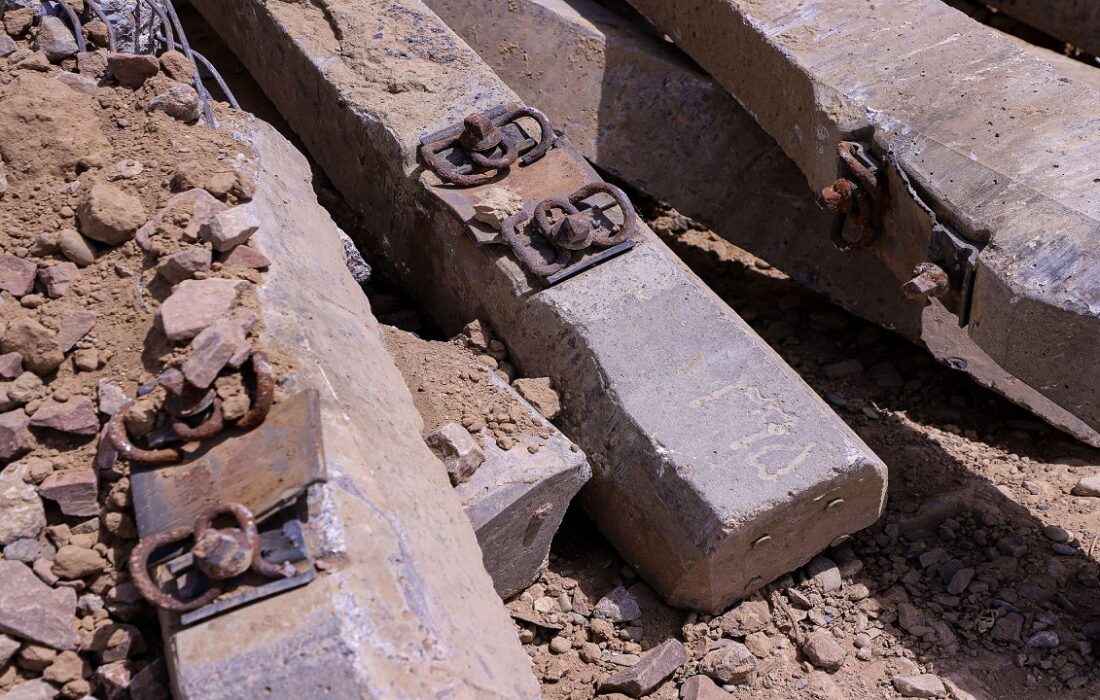 جمع آوری ریل فرسوده ۷۰ ساله خیابان رسالت قم