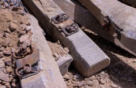 جمع آوری ریل فرسوده ۷۰ ساله خیابان رسالت قم