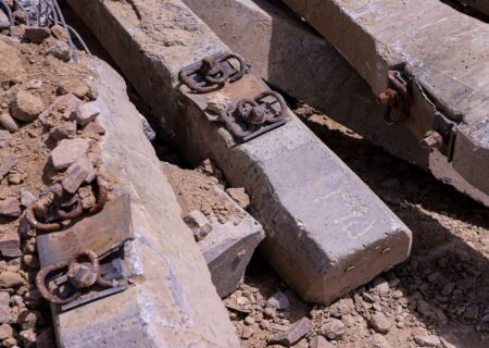 جمع آوری ریل فرسوده ۷۰ ساله خیابان رسالت قم