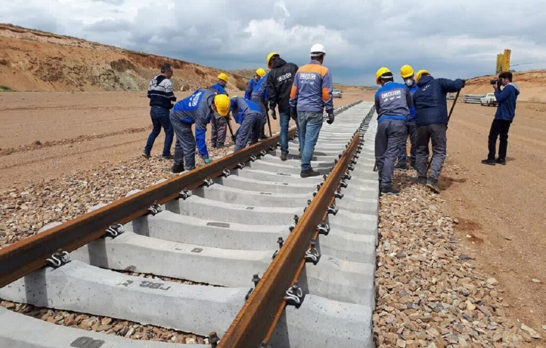 ثبت رکورد کم‌نظیر ۸۸ کیلومتر ریل‌گذاری در یک ماه در ابرپروژه راه‌آهن چابهار – زاهدان