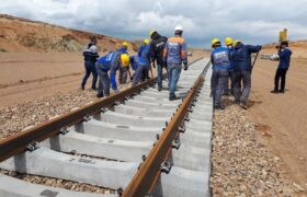 ثبت رکورد کم‌نظیر ۸۸ کیلومتر ریل‌گذاری در یک ماه در ابرپروژه راه‌آهن چابهار – زاهدان