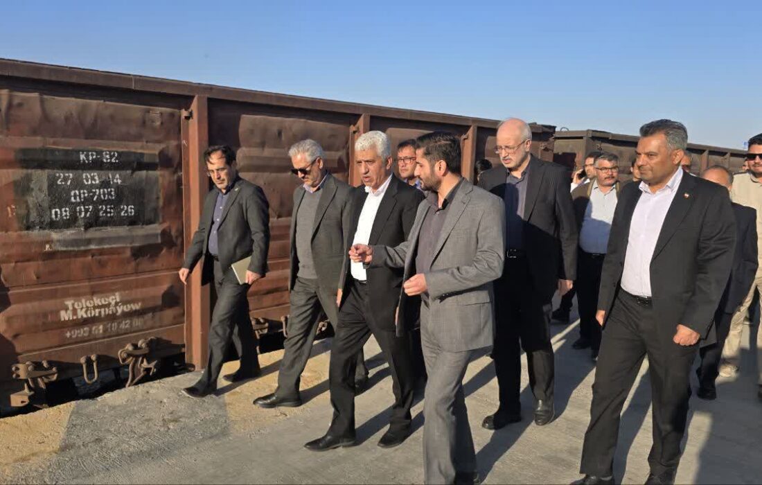 معاون راه‌آهن از پایانه مرزی لطف‌آباد بازدید کرد