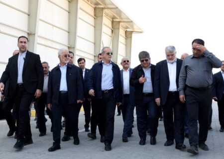 بازدید سرزده ی رئیس جمهور پزشکیان از قطارهای حومه ای، مرکز لجستیک و بندر خشک آپرین و ساختمان شهدای راه آهن