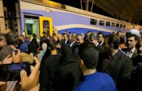 قطار “حرم تا حرم” در مسیر طبس–مشهد پس از پنج سال وقفه آغاز به حرکت کرد