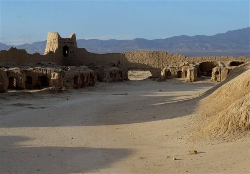 جابجایی خط ریل راهآهن از مجاورت تپه حصار برای حفاظت از این محوطه تاریخی هفت هزارساله