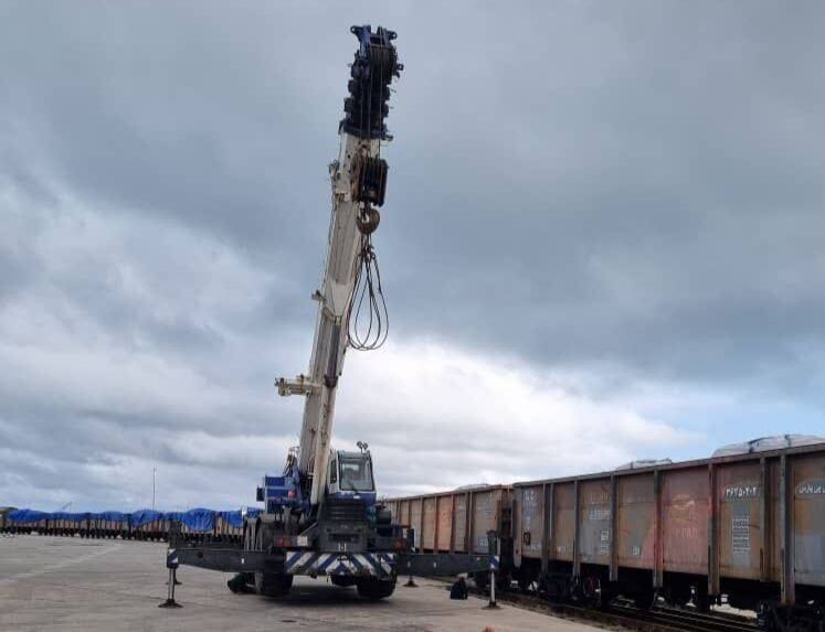 نخستین محموله سیمان نیزار قم در بندر کاسپین تخلیه شد