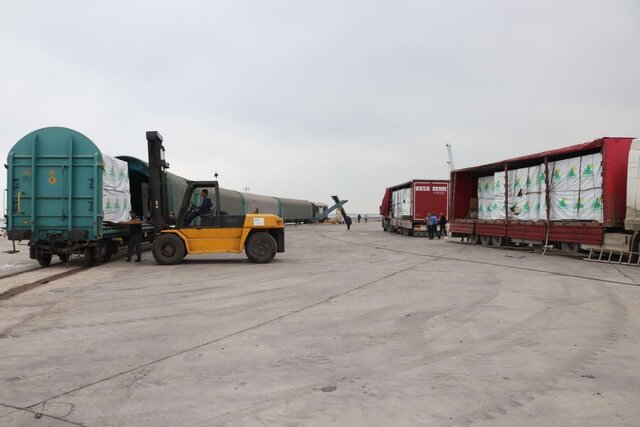 حمل ترکیبی محموله ترانزیتی تخته از روسیه به ترکیه در بندر کاسپین آغاز شد