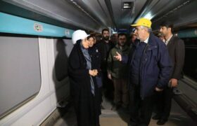 وزیر راه و شهرسازی از خطوط تولید واگن‌سازی زنجان بازدید کرد