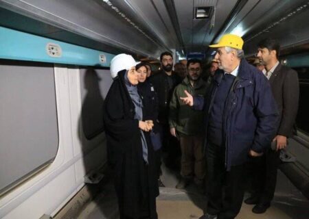 وزیر راه و شهرسازی از خطوط تولید واگن‌سازی زنجان بازدید کرد