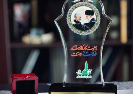 تقدیر از کارمندان تراز انقلاب در جشنواره شهید سلیمانی